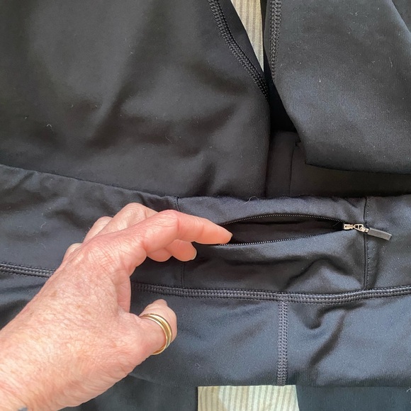 Under Armour Fitted Cold Gear Dark Leggings, Size L - Picture 7 of 9